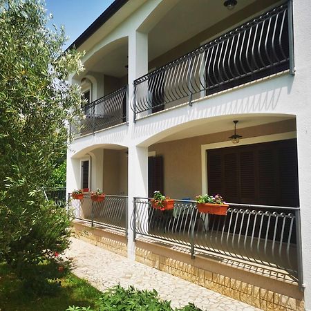 Garden Apartment Maria Vrsar Exterior photo
