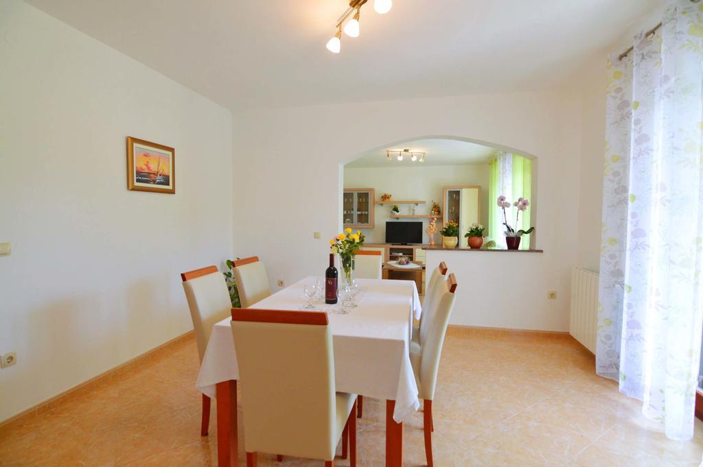 Garden Apartment Maria Vrsar Exterior photo